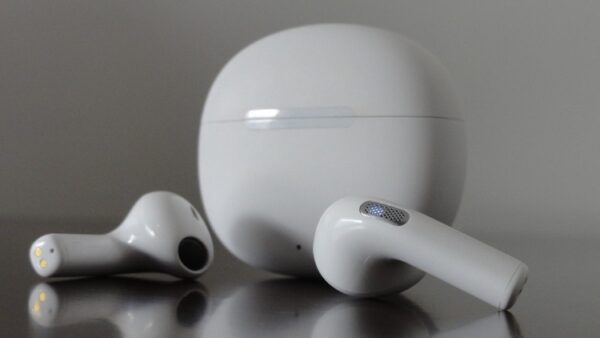 tws qcy t20 airpods  600x338 - ایرپاد qcy t20 ، هدفون بینظیر ailypods